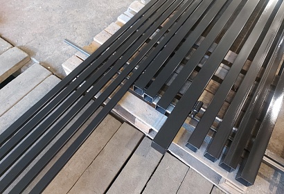 Забор из профнастила с воротами Забор из профнастила с воротами