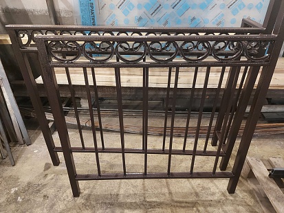 Перила с декоративными элементами