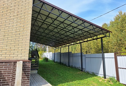 Односкатный навес с примыканием к дому Односкатный навес с примыканием к дому