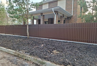 Забор с воротами и калиткой