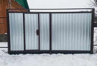 Распашные ворота с калиткой