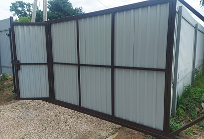 Откатные ворота с калиткой Откатные ворота с калиткой