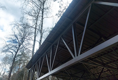 Навес с покрытием из профильного листа