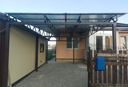 Односкатный навес из поликарбоната