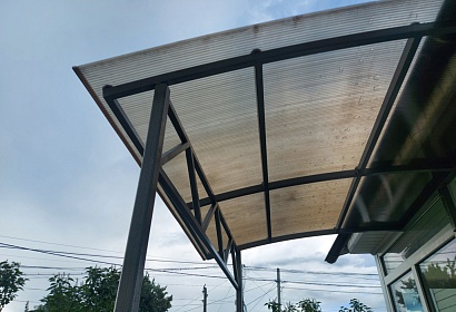 Козырёк над входной дверью