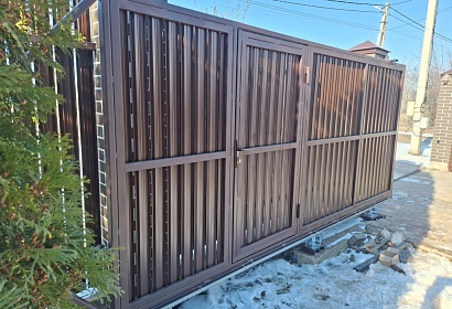 Откатные ворота из евроштакетника Откатные ворота из евроштакетника