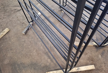 Металлический стеллаж в магазин