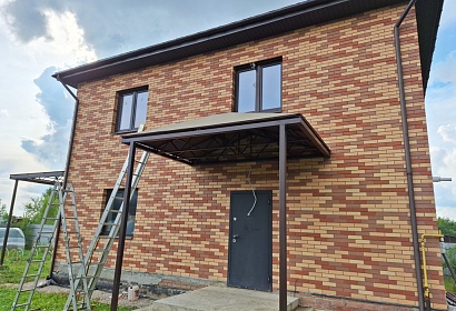 Навес с вальмовой кровлей Навес с вальмовой кровлей